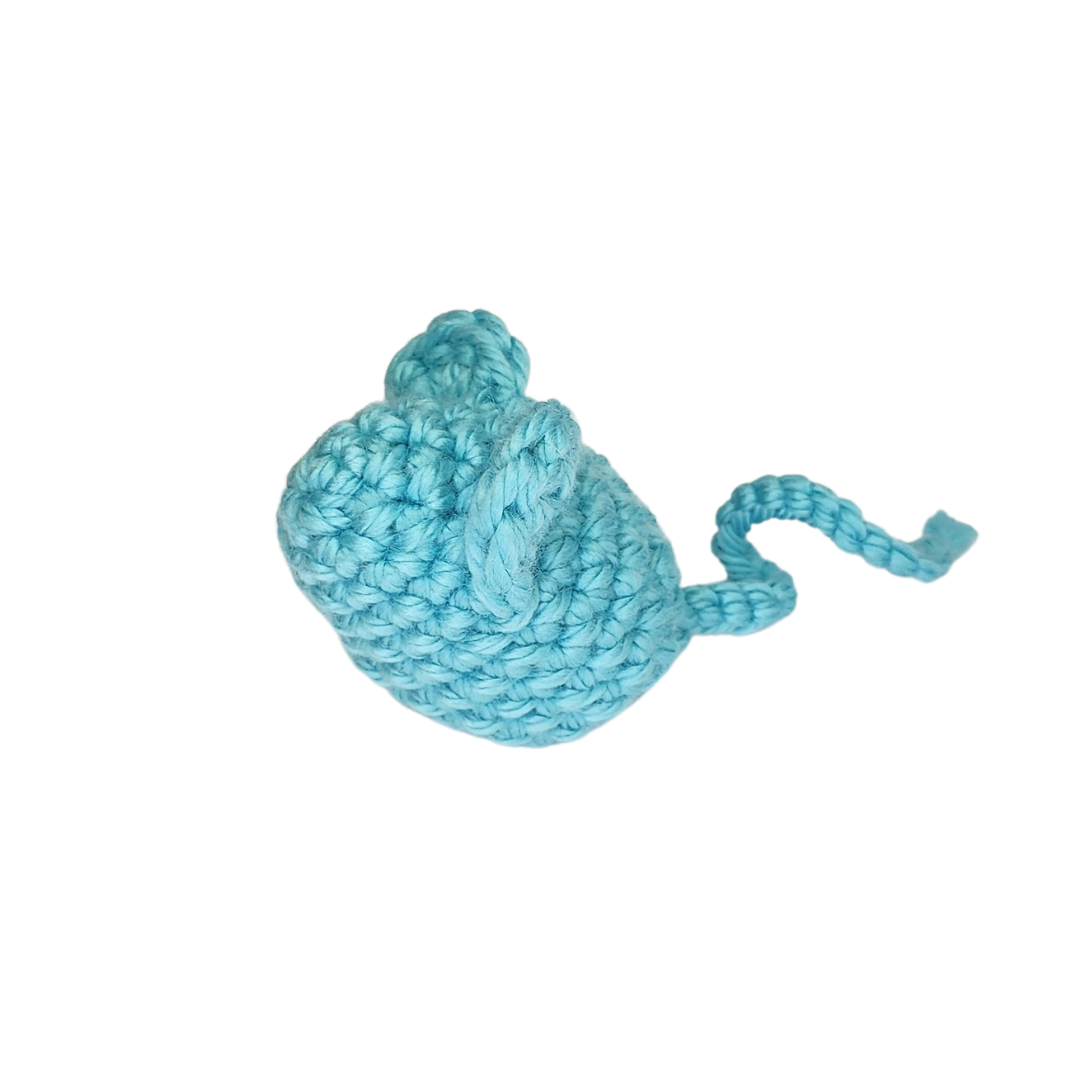 Turbo Mouse Catnip Toy: Blue knitted mouse toy made with durable yarn, ideal for playful cats, filled with organic catnip and silver vine. Perfect for all ages.